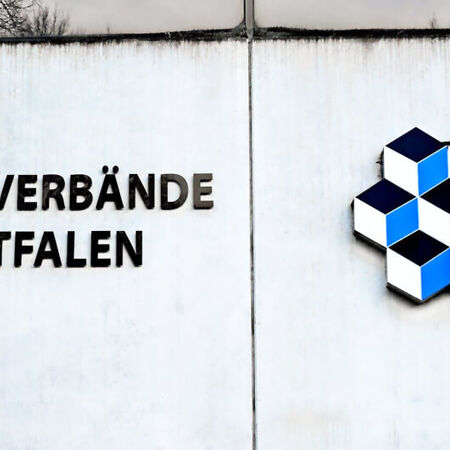 Beschriftung: Bildmarke und Einzelbuchstaben an Firmenfassade. Produziert von der Firma Visscher Lichtwerbung aus Dortmund